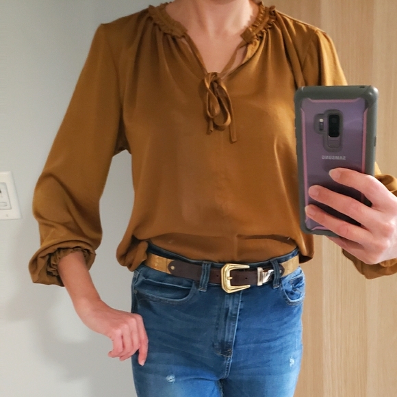Long sleeve gold blouse Size S, fit M - Picture 1 of 4